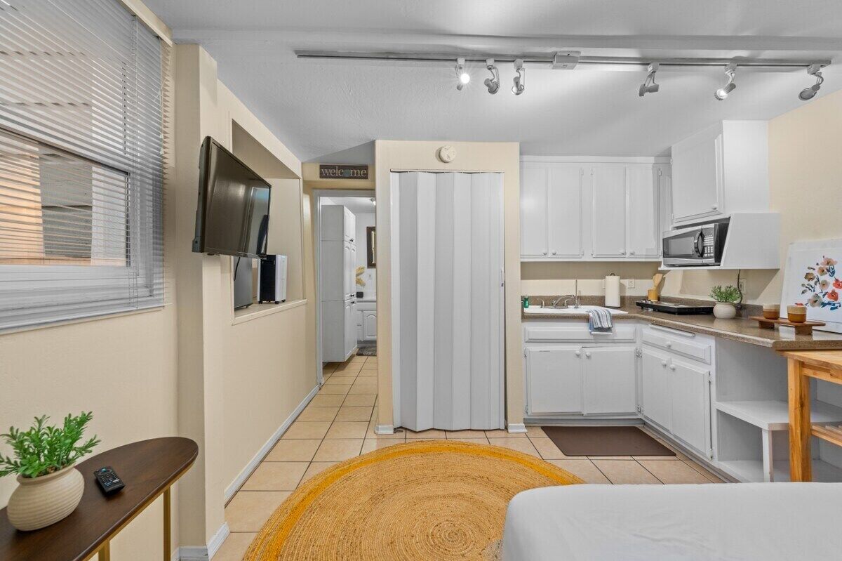 Bügeleisen/Bügelbrett, Reisekinderbett, kostenloses WLAN, Bettwäsche