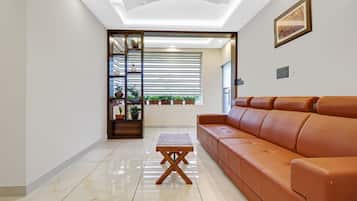 Premium Room | Desk, iron/ironing board