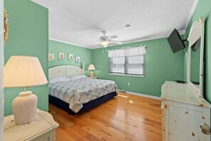 4 bedrooms, Internet - Tipsea Turtle in Cherry Grove is a Channel House with a great view of the waterway (North Myrtle Beach)