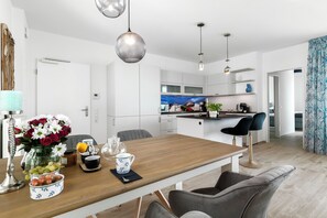 Dining - "Hafenloge": swimming pool, sea view, 2 bedrooms, terrace, directly on the Baltic Sea. (Olpenitz)