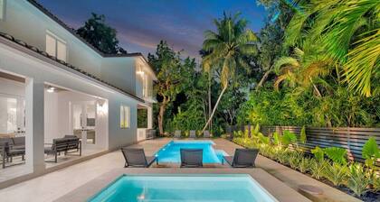 New Lux Modern w/ Pool, Jacuzzi, Billiards, B-ball