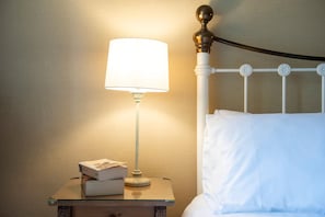 Apartment, 1 Bedroom | 1 bedroom, iron/ironing board, free WiFi, bed sheets - JOIVY 1-Bed Flat In Edinburgh Old Town (Edinburgh)