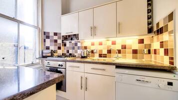 Apartment, 1 Bedroom | Dapur peribadi | Peti sejuk, ketuhar gelombang mikro, ketuhar, dapur