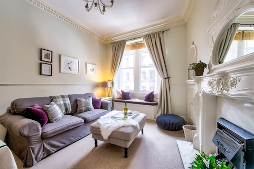 JOIVY 1-Bed Flat In Edinburgh Old Town