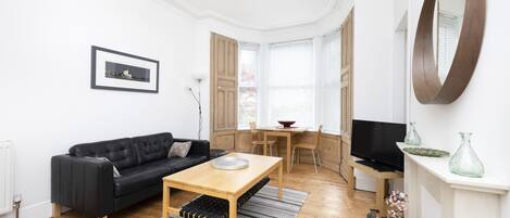 Departamento, 1 habitación, patio | Área de sala de estar | Televisión