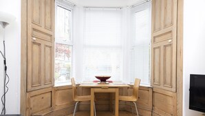 Leilighet, 1 soverom, terrasse | Oppholdsområde