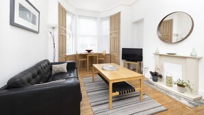Leilighet, 1 soverom, terrasse | Oppholdsområde