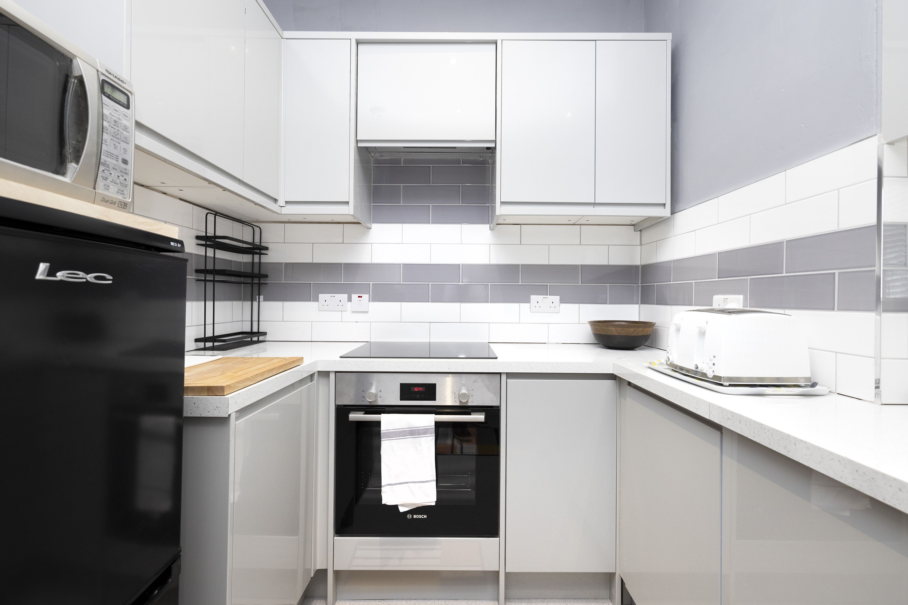 Apartamento, 1 quarto, varanda | Cozinha privada | Geladeira, micro-ondas, fogão, cooktop