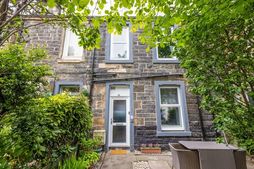 JOIVY Charming 1-Bed Ap Near Leith Links W/ Patio