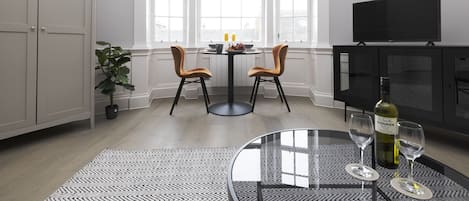 Studio, 1 Bedroom | Living area