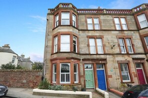 Exterior - JOIVY Luxury House With Patio Next To North Berwick Beach (North Berwick)