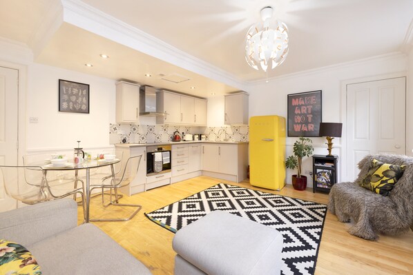 Maison, 1 chambre, patio | Cuisine privée | Réfrigérateur, un four, surface de cuisson, lave-vaisselle