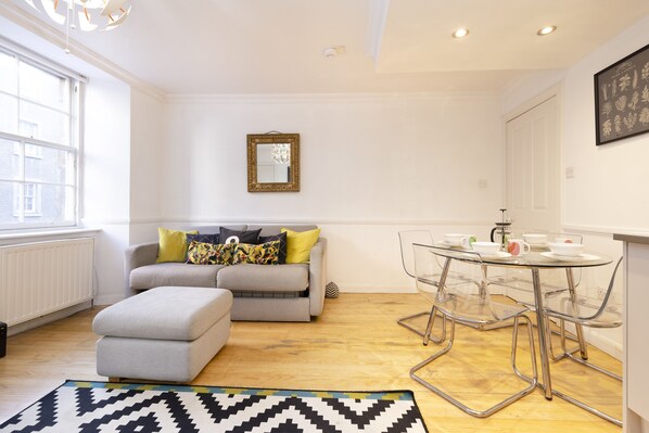 Ferienhaus, 1 Schlafzimmer, Terrasse | Essbereich im Zimmer