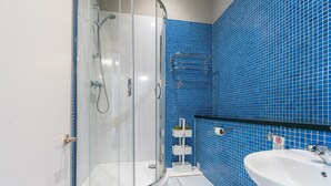 A bathroom with a glass-enclosed shower, a white sink, and a toilet. - JOIVY Meadows Park En-Suite Rooms (Edinburgh)