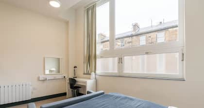 JOIVY Meadows Park En-Suite Rooms