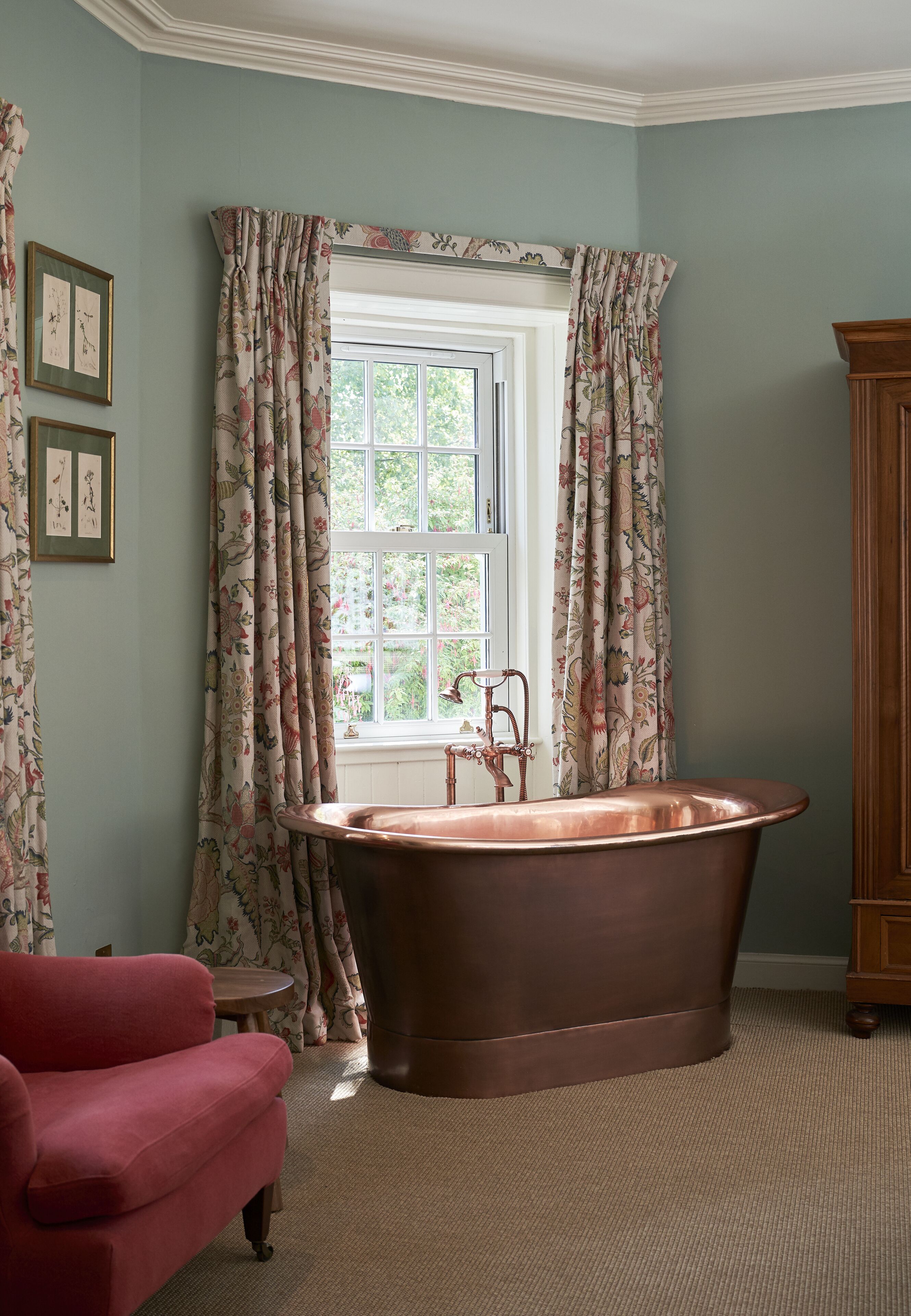 Apartment, 2 Bedrooms | Bathroom | Separate bathtub and shower, free toiletries, hair dryer, towels