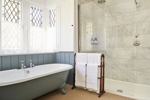 Apartment, 2 Bedrooms | Bathroom | Separate tub and shower, free toiletries, hair dryer, towels - JOIVY The South Lodge At Balcarres (Leven)
