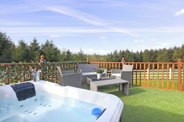 Front of property - JOIVY Greenknowes Cottage W/ Hot Tub & Fireplace (Kelty)