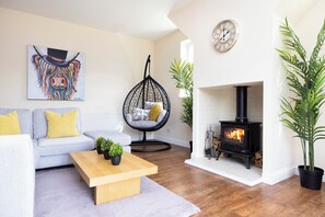 Interior - JOIVY Greenknowes Cottage W/ Hot Tub & Fireplace (Kelty)