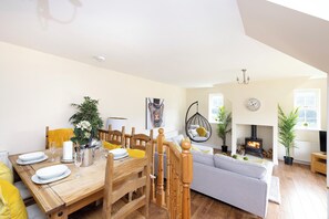 Cottage, 2 Bedrooms, Hot Tub | 2 bedrooms, iron/ironing board, free WiFi, bed sheets - JOIVY Greenknowes Cottage W/ Hot Tub & Fireplace (Kelty)