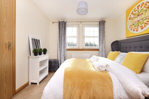 Apartemen, 2 kamar tidur, hot tub | 2 kamar tidur, ruang kerja ramah laptop, dan setrika/meja setrika