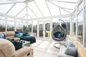 Apartment, Hot Tub | Living area | TV