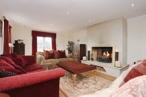 Căn hộ, bồn tắm nước nóng | Khu phòng khách | TV 