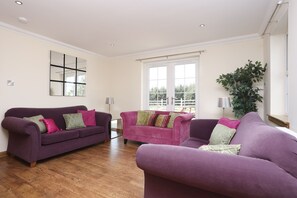 Căn hộ, bồn tắm nước nóng | Khu phòng khách | TV 