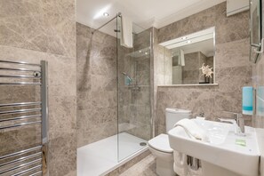 Superior Apartment, 3 Bedrooms, Non Smoking, City View | Bathroom | Combined shower/tub, free toiletries, hair dryer, towels