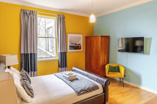 Departamento Deluxe, 3 habitaciones, para no fumadores, 2 baños | Espacio para trabajar con laptop y tabla de planchar con plancha
