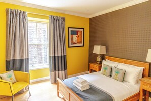Deluxe Apartment, 3 Bedrooms, Non Smoking, 2 Bathrooms | Laptop workspace, iron/ironing board, free WiFi, bed sheets - St Giles ApartHotel by Joivy (Edinburgh)
