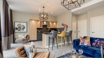 Apartment, 1 Bedroom, Kitchen, City View | Living area | TV