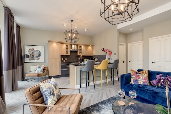 Apartment, 1 Bedroom, Kitchen, City View | Living area | TV