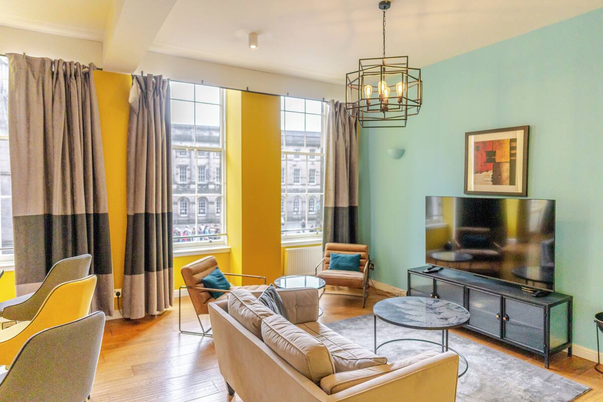 Apartment, 1 Bedroom, Kitchen, City View | Laptop workspace, iron/ironing board, WiFi (free), bed sheets