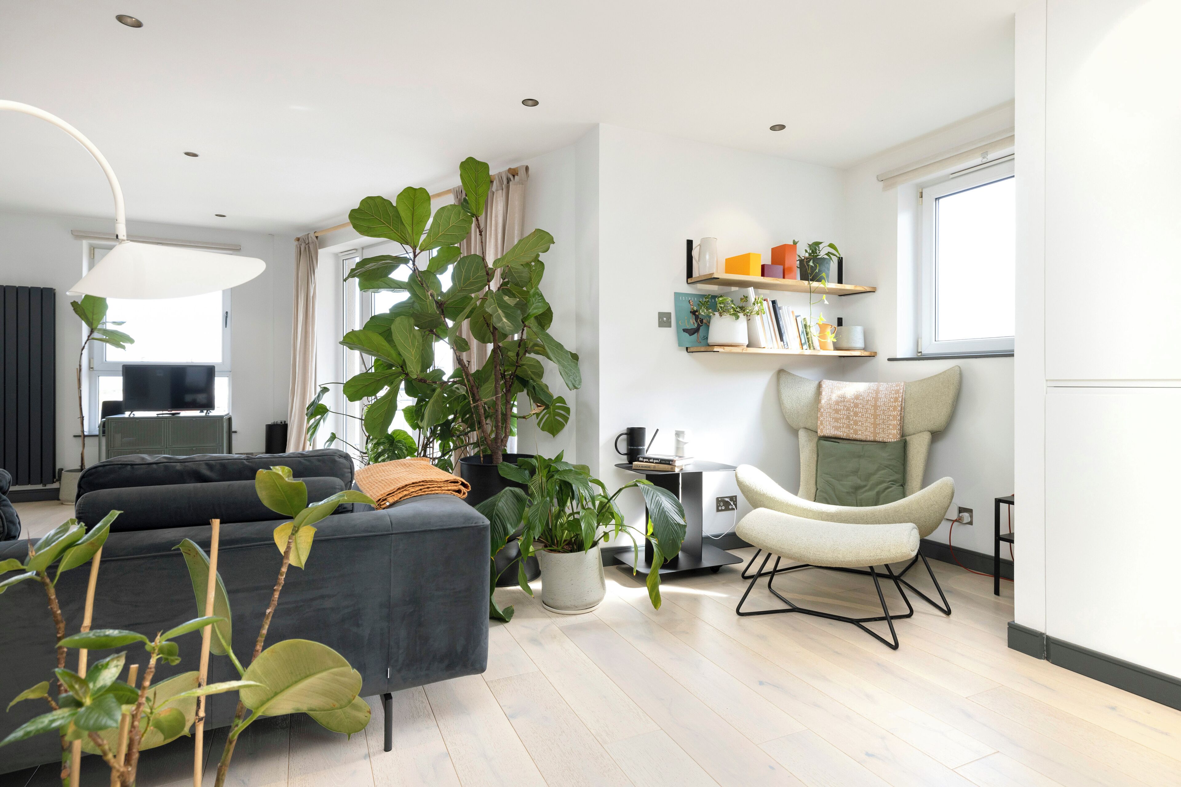 2 soverom, skrivebord, strykejern/-brett og wi-fi (inkludert)