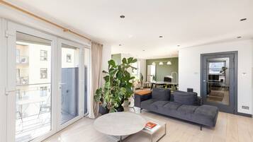 2 habitaciones, escritorio, tabla de planchar con plancha y wifi gratis