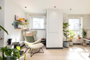 2 bedrooms, desk, iron/ironing board, free WiFi - JOIVY Fabulous 2Br Apartment W/Terrace & Bay View (Edinburgh)