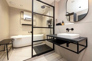 Apartment, 2 Bedrooms, Terrace, Bay View | Bathroom | Combined shower/tub, free toiletries, hair dryer, towels