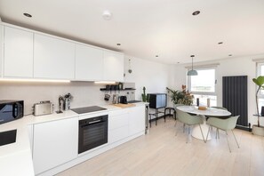 Apartment, 2 Bedrooms, Terrace, Bay View | 2 bedrooms, desk, iron/ironing board, free WiFi