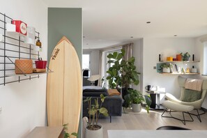 2 habitaciones, escritorio, tabla de planchar con plancha y wifi gratis 