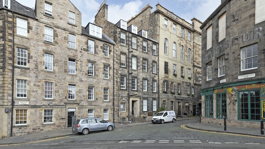 JOIVY Spacious 3 Bed Apartment In The Old Town