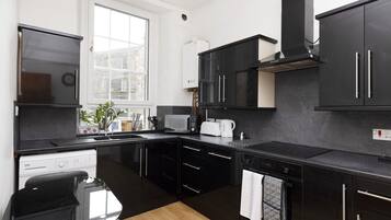 Apartment, 3 Bedrooms | Private kitchen | Fridge, microwave, oven, stovetop
