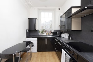 Apartment, 3 Bedrooms | Private kitchen