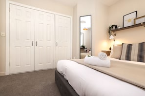 Apartment, 1 Schlafzimmer | 1 Schlafzimmer, laptopgeeigneter Arbeitsplatz, Bügeleisen/Bügelbrett