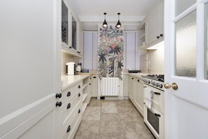 Ψυγείο, φούρνος μικροκυμάτων, φούρνος, μαγειρικές εστίες