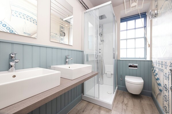 Shower, free toiletries, hair dryer, towels