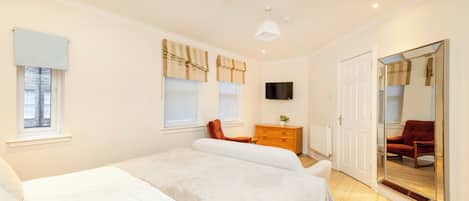 Apartemen, 2 kamar tidur | 2 kamar tidur, meja kerja, dan ruang kerja ramah laptop