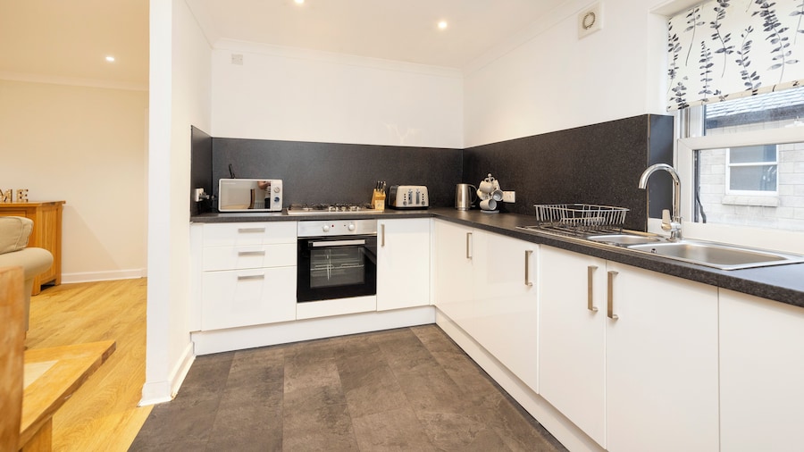 JOIVY Gorgeous Flat Near Edinburgh Castle W/ Parking