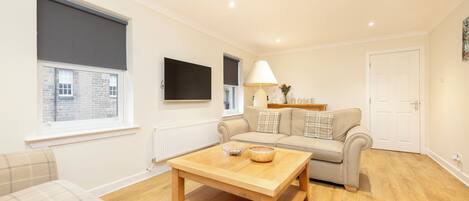 Appartement, 3 chambres | Coin séjour