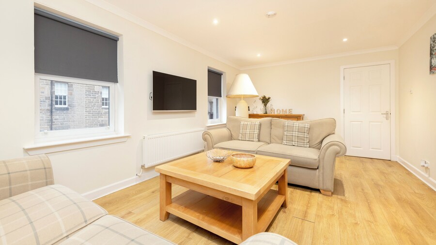 JOIVY Gorgeous Flat Near Edinburgh Castle W/ Parking